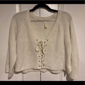 Ollie & Chloe by Jolie white knit top